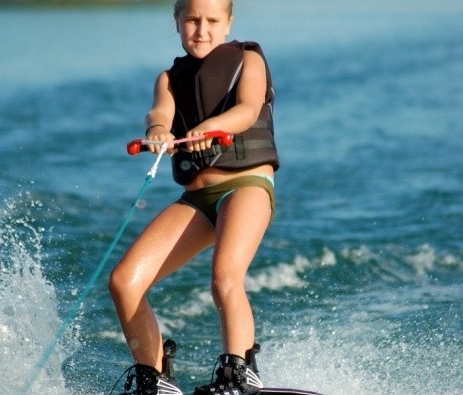 waterskiing image waterskiing image